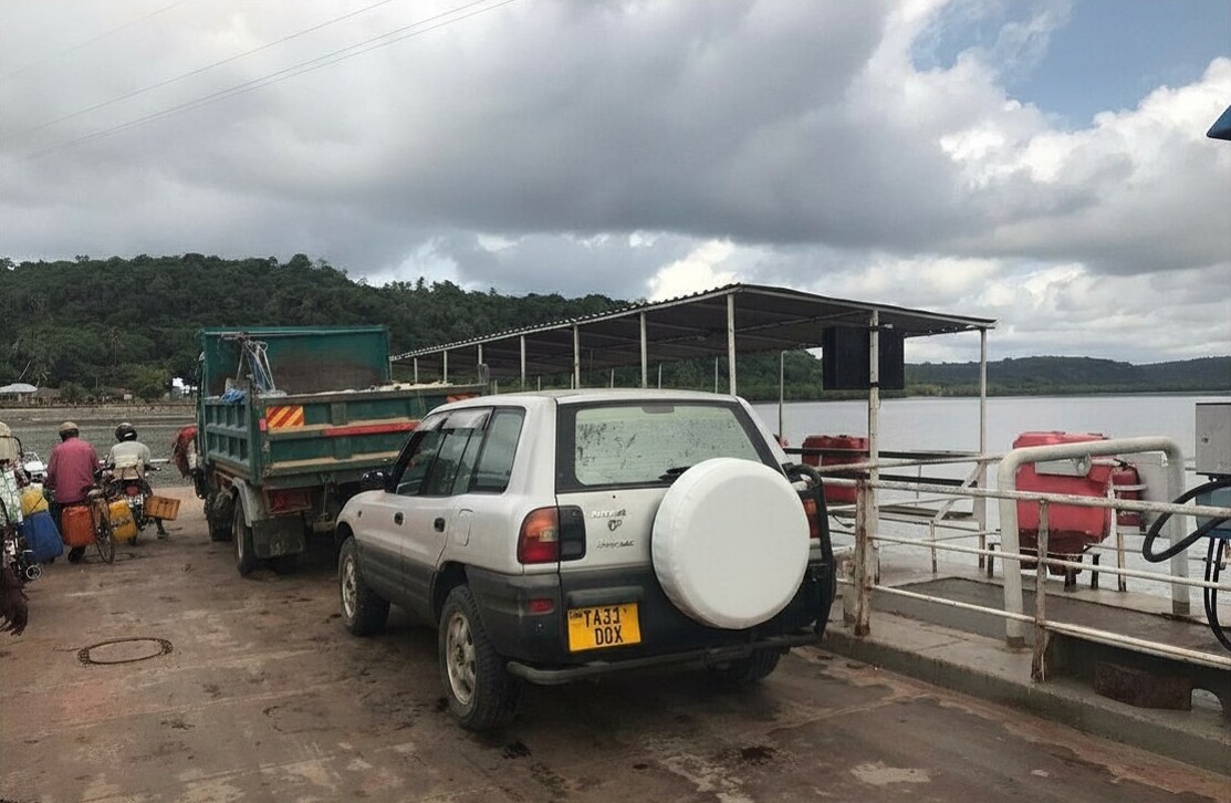 Budget toyota rav4 for cheap self drive in uganda